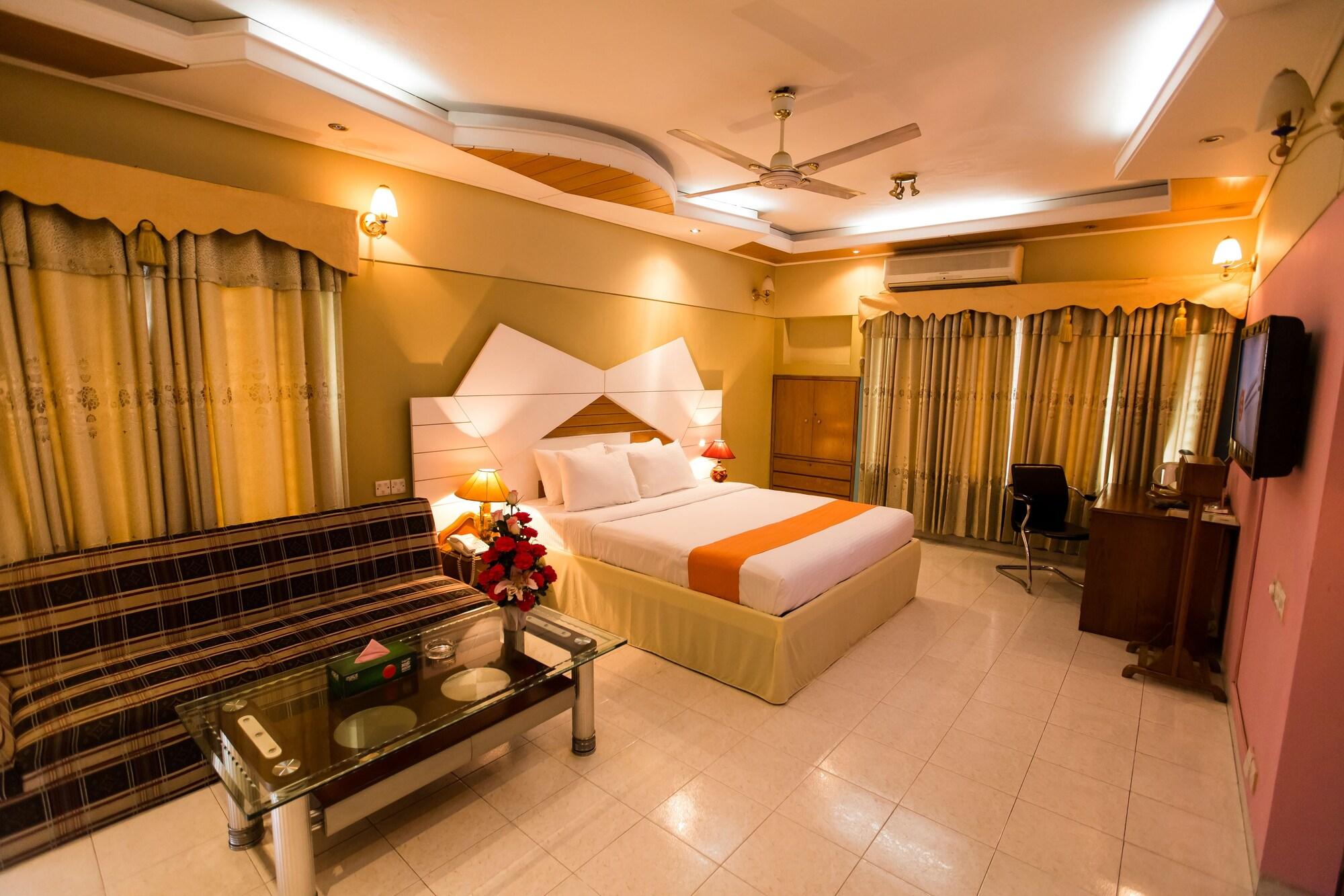 Hotel Golden Deer Dhaka Exterior photo