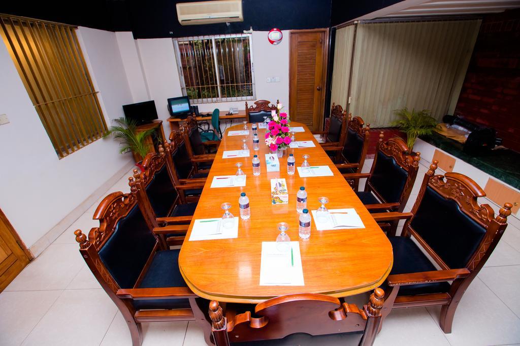 Hotel Golden Deer Dhaka Exterior photo