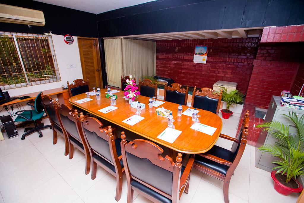 Hotel Golden Deer Dhaka Exterior photo