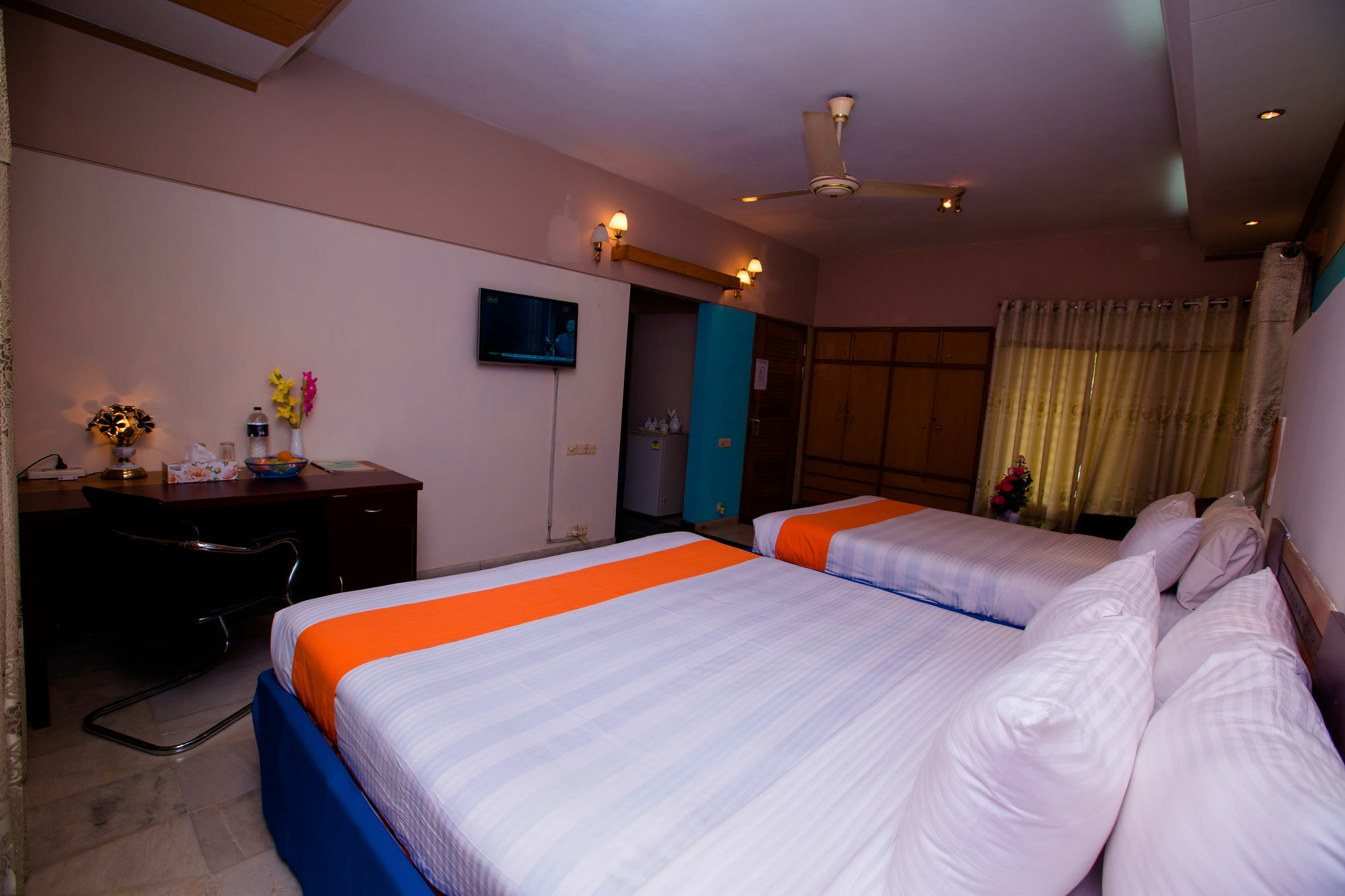 Hotel Golden Deer Dhaka Exterior photo